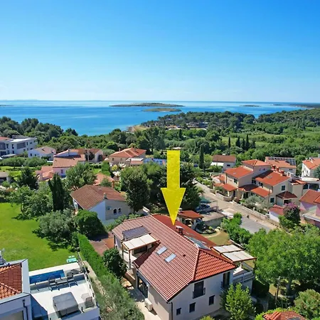Penzion House With Shared Pool Premantura