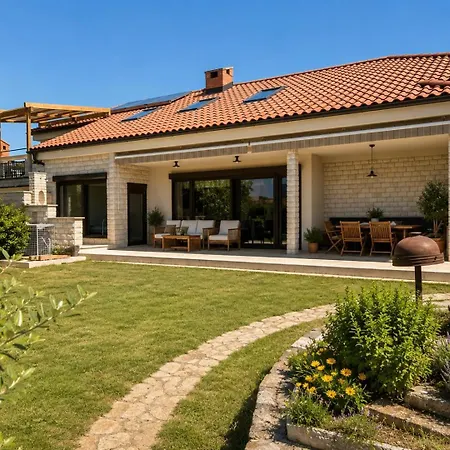House With Shared Pool プレマントゥーラ
