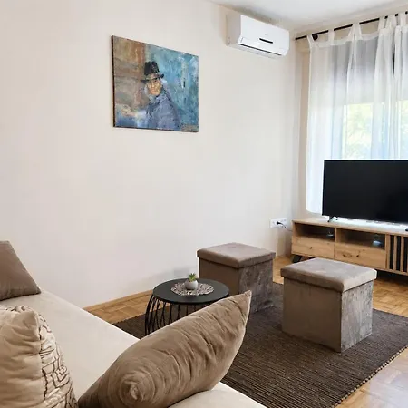 House With Shared Pool Penzion Premantura