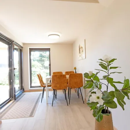 House With Shared Pool ゲストハウス