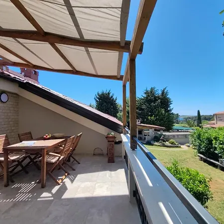 Penzion House With Shared Pool